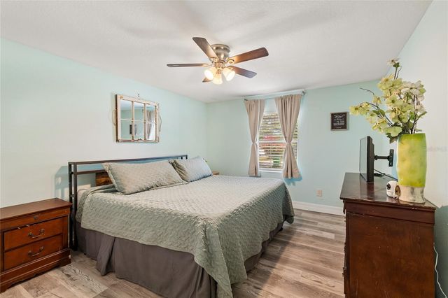 111 W GRAPEFRUIT CIRCLE, Clearwater, FL 33763