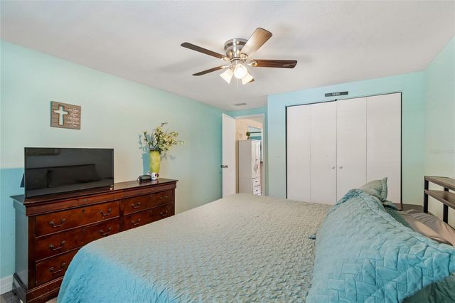 111 W GRAPEFRUIT CIRCLE, Clearwater, FL 33763