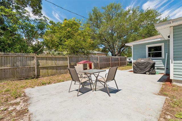 111 W GRAPEFRUIT CIRCLE, Clearwater, FL 33763