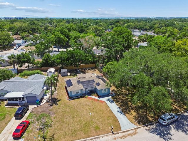 111 W GRAPEFRUIT CIRCLE, Clearwater, FL 33763