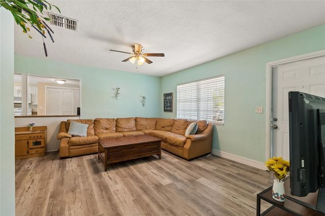 111 W GRAPEFRUIT CIRCLE, Clearwater, FL 33763