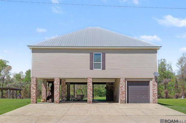 17693 Cove Ln, Port Vincent, LA 70726