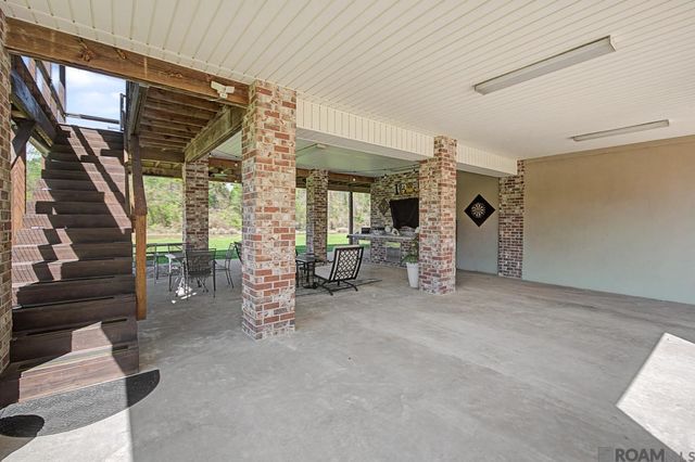 17693 Cove Ln, Port Vincent, LA 70726