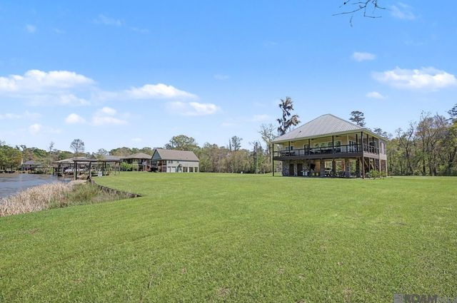 17693 Cove Ln, Port Vincent, LA 70726