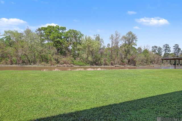 17693 Cove Ln, Port Vincent, LA 70726