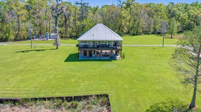 17693 Cove Ln, Port Vincent, LA 70726