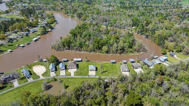 17693 Cove Ln, Port Vincent, LA 70726