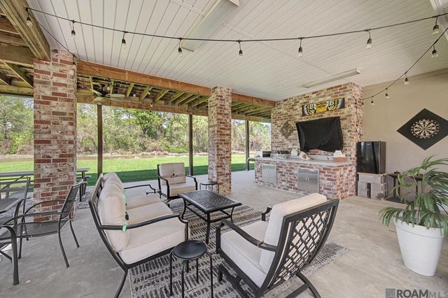 17693 Cove Ln, Port Vincent, LA 70726