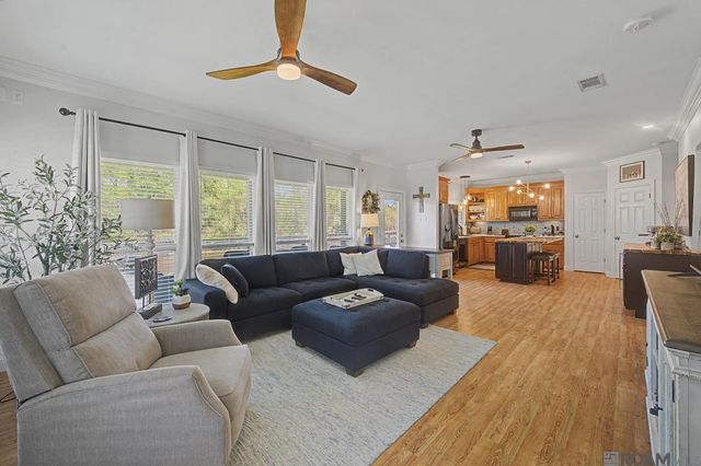 17693 Cove Ln, Port Vincent, LA 70726