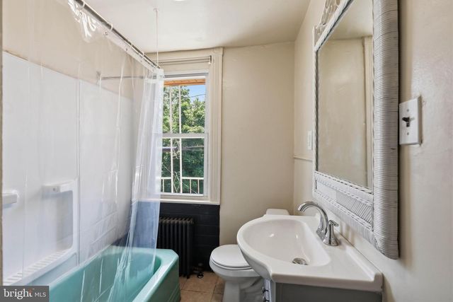 121 LAUREL ST, Lancaster, PA 17603