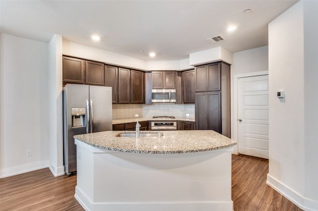 2423 Siskiyou Street, Lewisville, TX 75056