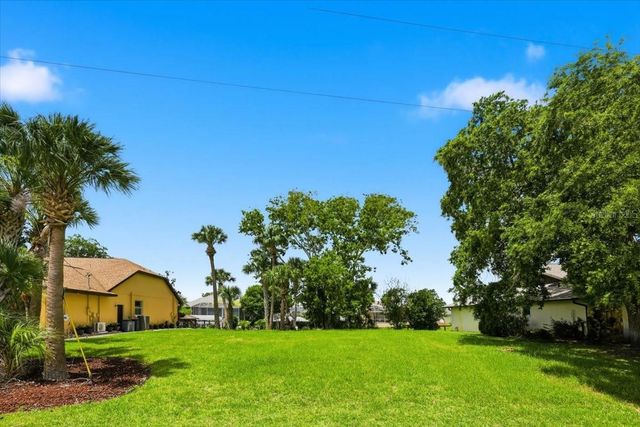 25 COTTONWOOD COURT, Palm Coast, FL 32137