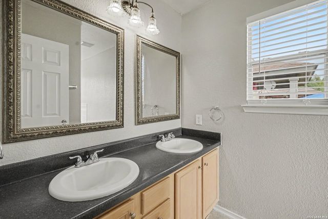 214 ROSWELL CYN, San Antonio, TX 78245
