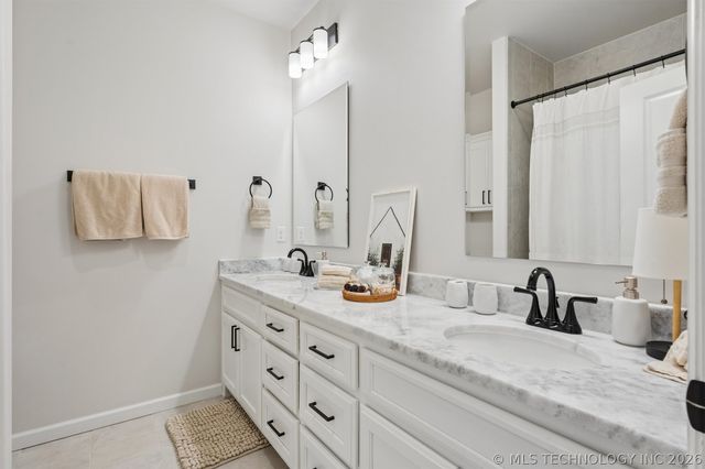 2711 W Van Buren Court, Broken Arrow, OK 74011