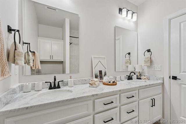 2711 W Van Buren Court, Broken Arrow, OK 74011
