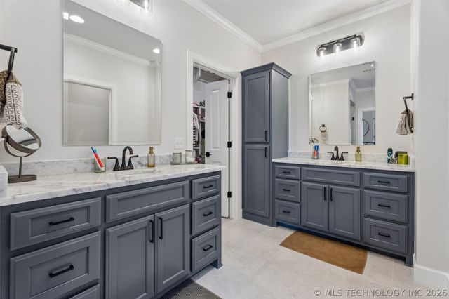 2711 W Van Buren Court, Broken Arrow, OK 74011
