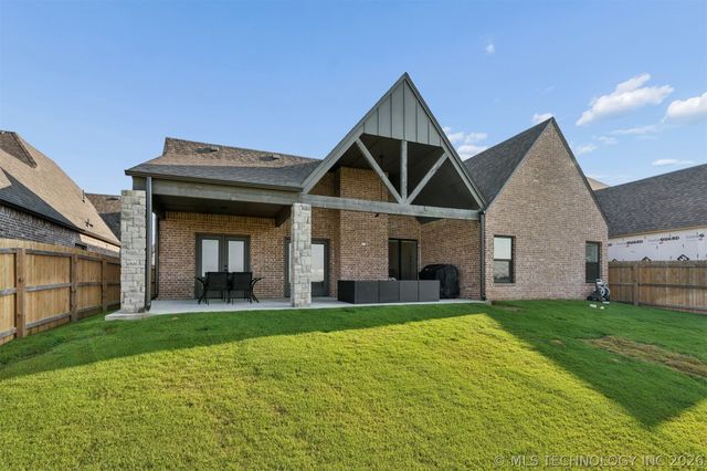 2711 W Van Buren Court, Broken Arrow, OK 74011