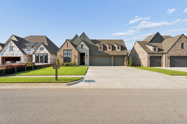 2711 W Van Buren Court, Broken Arrow, OK 74011