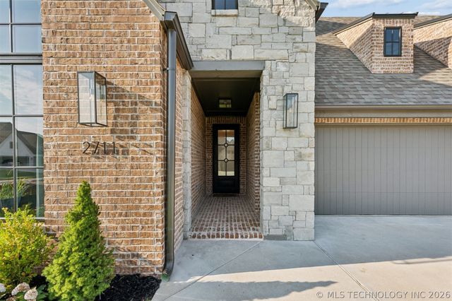 2711 W Van Buren Court, Broken Arrow, OK 74011