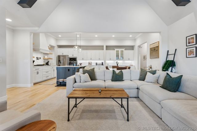2711 W Van Buren Court, Broken Arrow, OK 74011