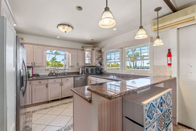 5060 Kalanianaole Highway, Honolulu, HI 96821