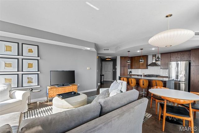 4909 Laclede Avenue 804, St Louis, MO 63108