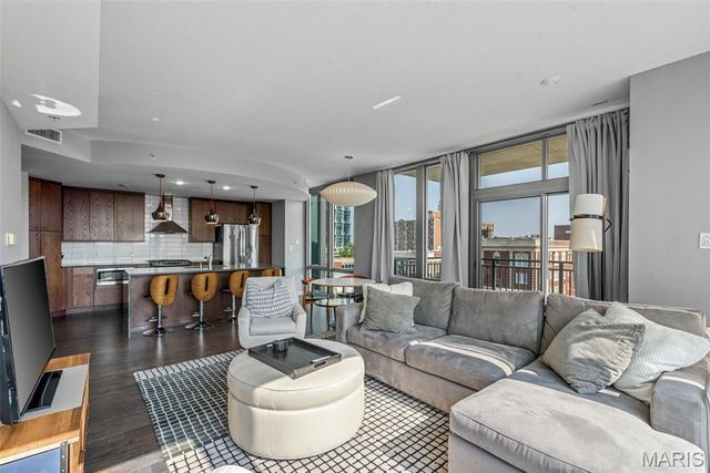 4909 Laclede Avenue 804, St Louis, MO 63108