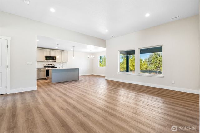 4246 W Sandy Court, Moses Lake, WA 98837