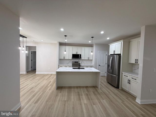318 FAIRWAY DR, Locust Grove, VA 22508