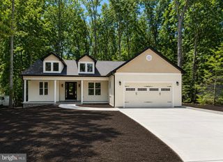 318 FAIRWAY DR, Locust Grove, VA 22508