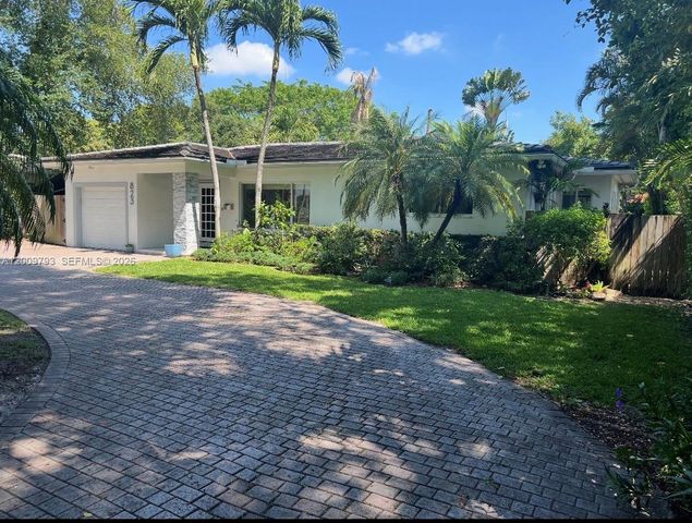 823 NE 107th St, Biscayne Park, FL 33161