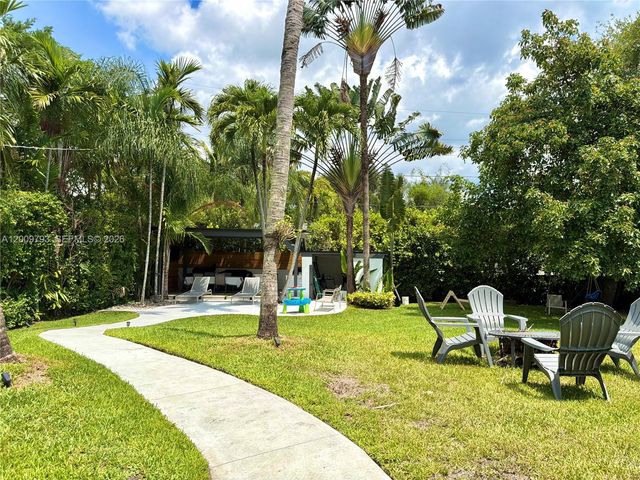 823 NE 107th St, Biscayne Park, FL 33161