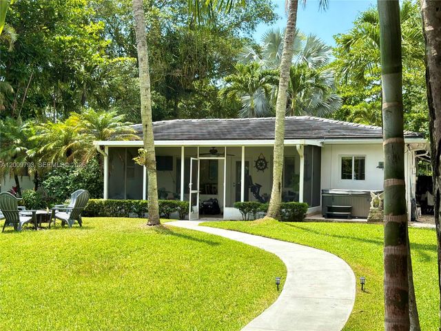 823 NE 107th St, Biscayne Park, FL 33161