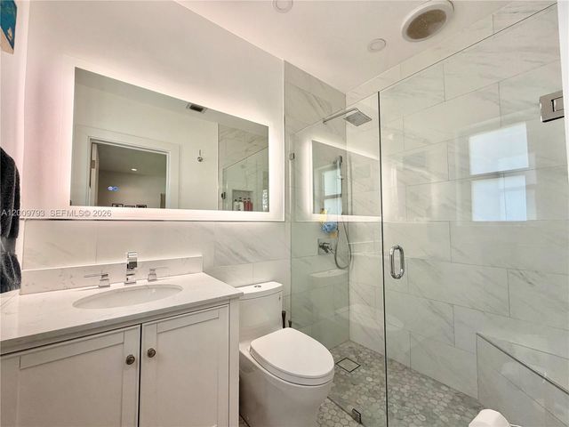 823 NE 107th St, Biscayne Park, FL 33161