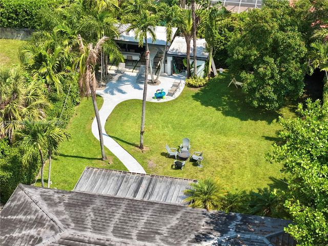 823 NE 107th St, Biscayne Park, FL 33161