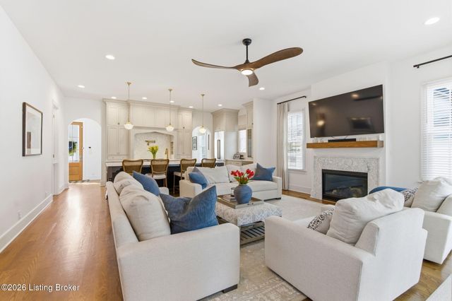 6222 Saint Bernadette Ave, Prospect, KY 40059