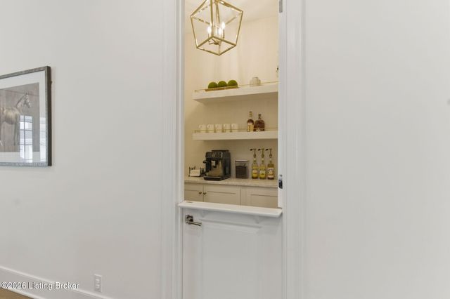 6222 Saint Bernadette Ave, Prospect, KY 40059