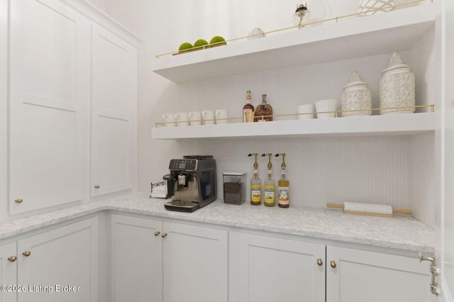 6222 Saint Bernadette Ave, Prospect, KY 40059