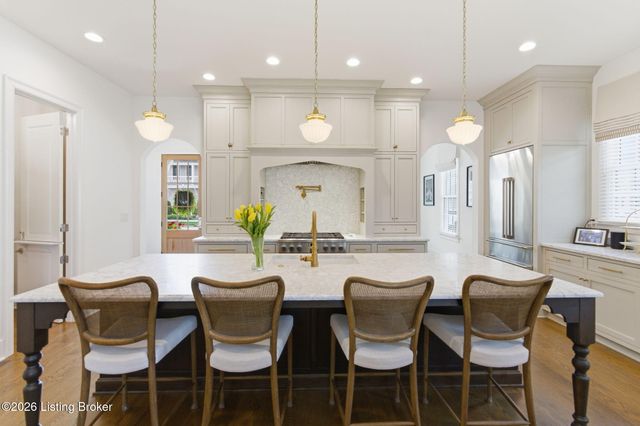 6222 Saint Bernadette Ave, Prospect, KY 40059