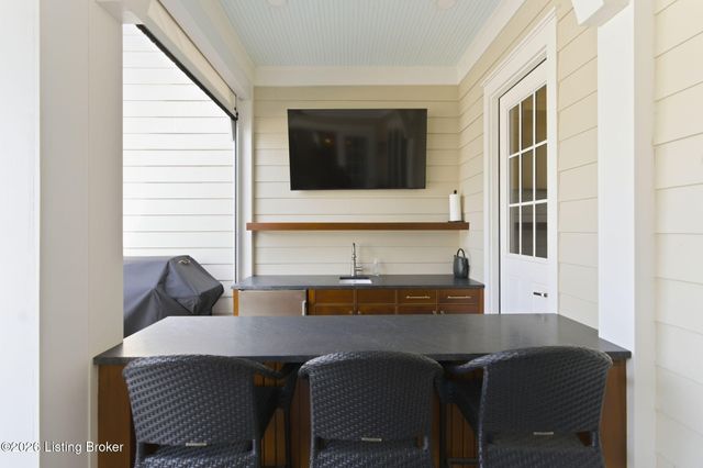 6222 Saint Bernadette Ave, Prospect, KY 40059