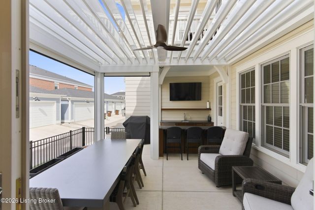 6222 Saint Bernadette Ave, Prospect, KY 40059