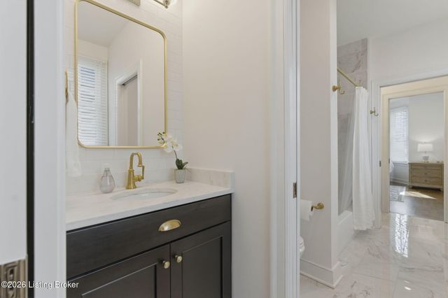 6222 Saint Bernadette Ave, Prospect, KY 40059