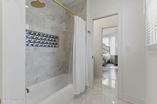 6222 Saint Bernadette Ave, Prospect, KY 40059