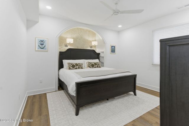 6222 Saint Bernadette Ave, Prospect, KY 40059