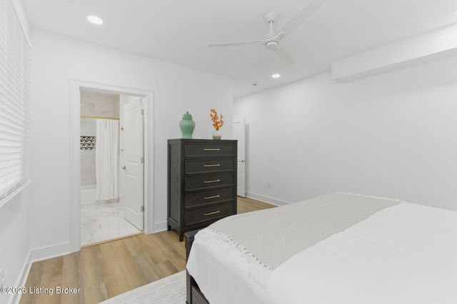 6222 Saint Bernadette Ave, Prospect, KY 40059