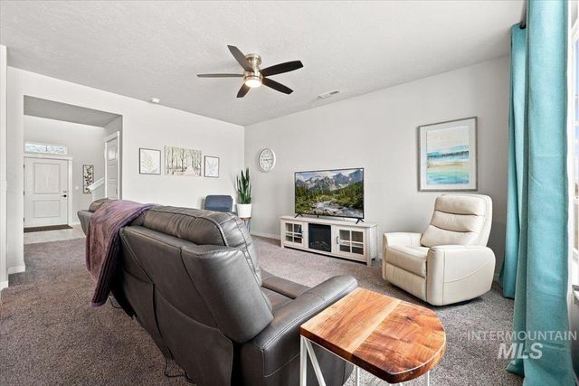 2370 S Knotty Timber Pl, Meridian, ID 83642