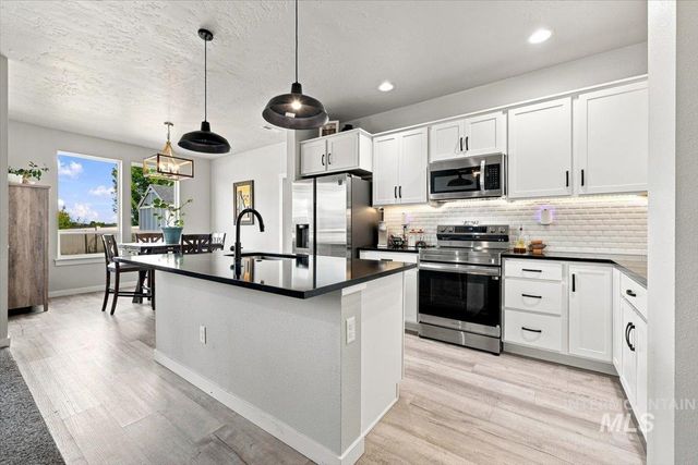 2370 S Knotty Timber Pl, Meridian, ID 83642