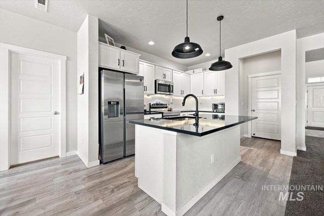 2370 S Knotty Timber Pl, Meridian, ID 83642