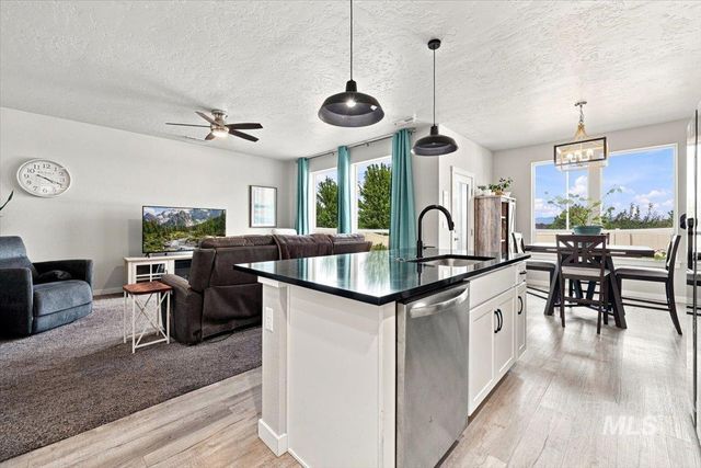 2370 S Knotty Timber Pl, Meridian, ID 83642