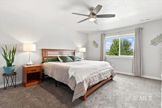 2370 S Knotty Timber Pl, Meridian, ID 83642